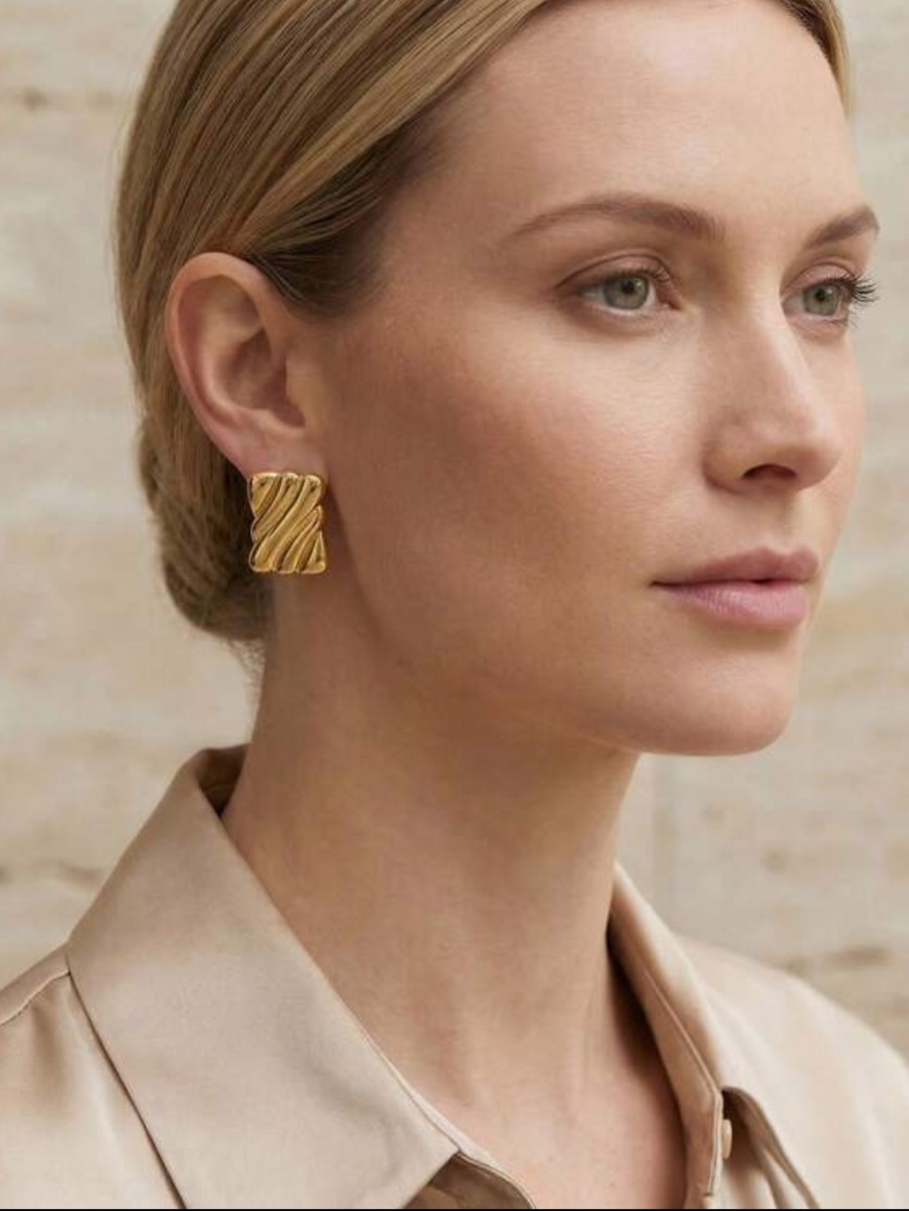 Gold Wave Square Earrings